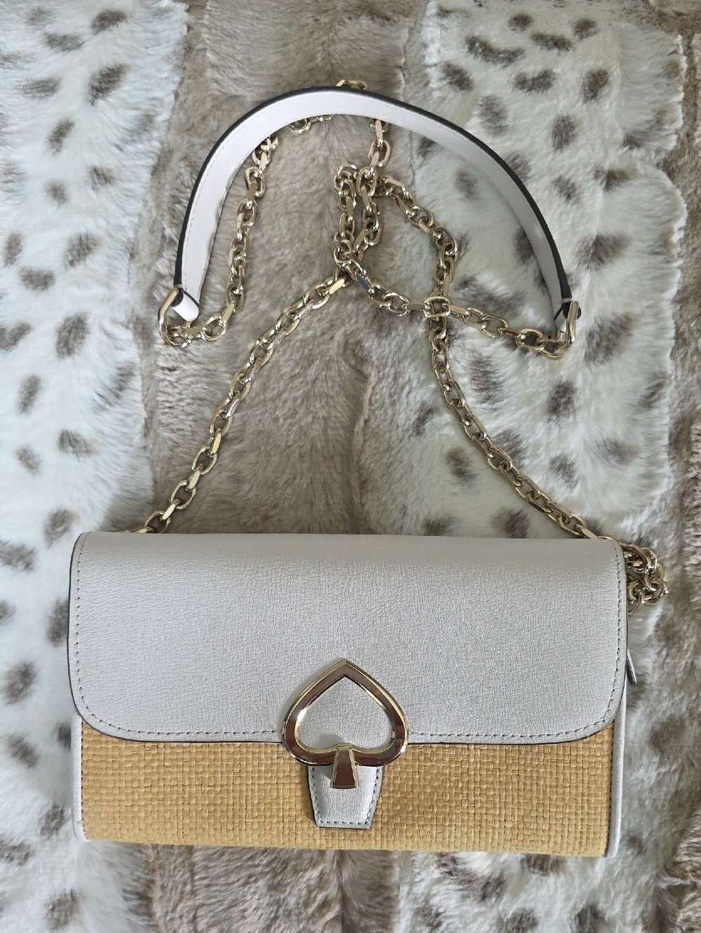 kate spade Robyn Small Wallet silver Chain Heart Clasp